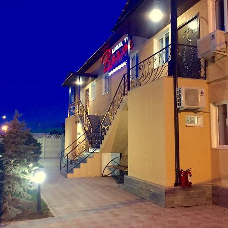 Voyazh Hotel Taraz Bagian luar foto