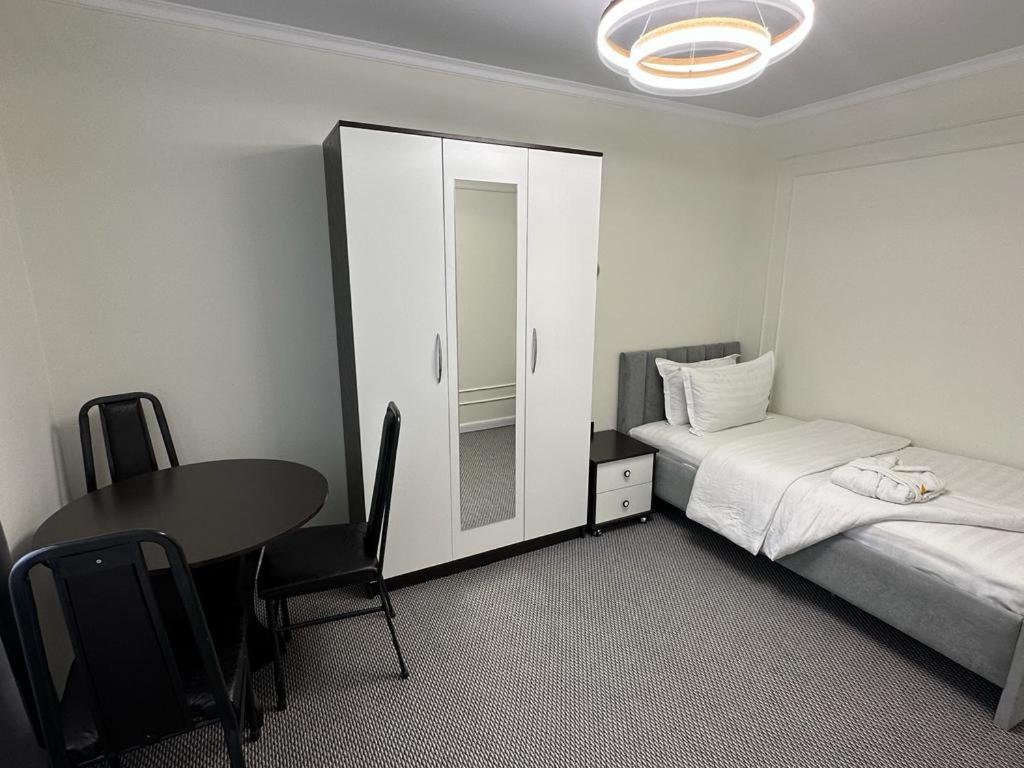 Voyazh Hotel Taraz Bagian luar foto