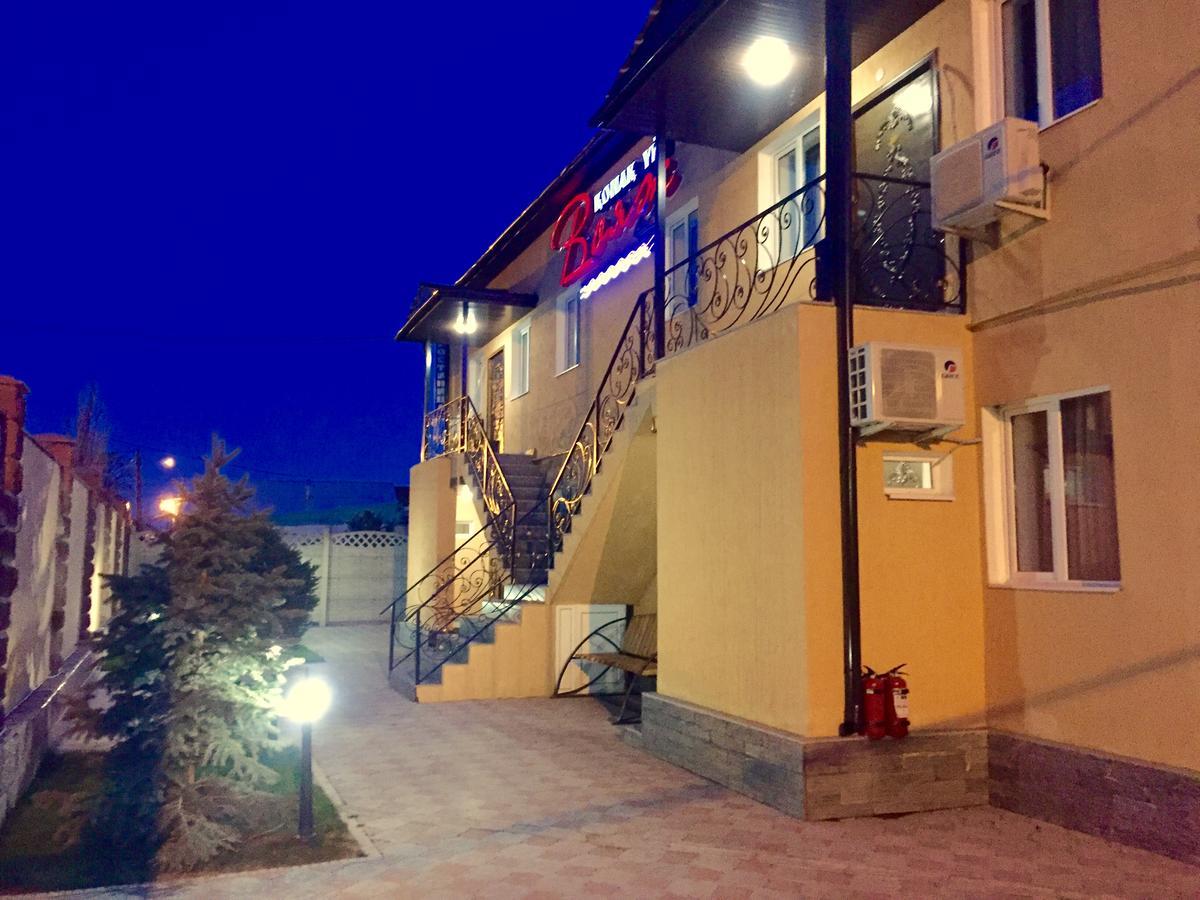 Voyazh Hotel Taraz Bagian luar foto